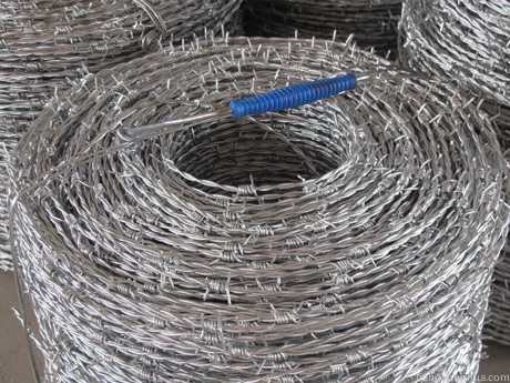 不锈钢刺绳是由全自动刺绳机拧编而成，种类有单丝拧编和双丝拧编。根据芯线根数可分为单股刺绳和双股刺绳。根据刺的类型可分为：双刺刺绳和四刺刺绳，不锈钢刺绳原材料分为202,201,304L，316,316